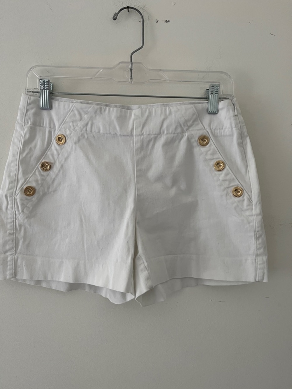 Lilly Pulitzer White mini Shorts with Gold Button Detail nautical size 4 preppy